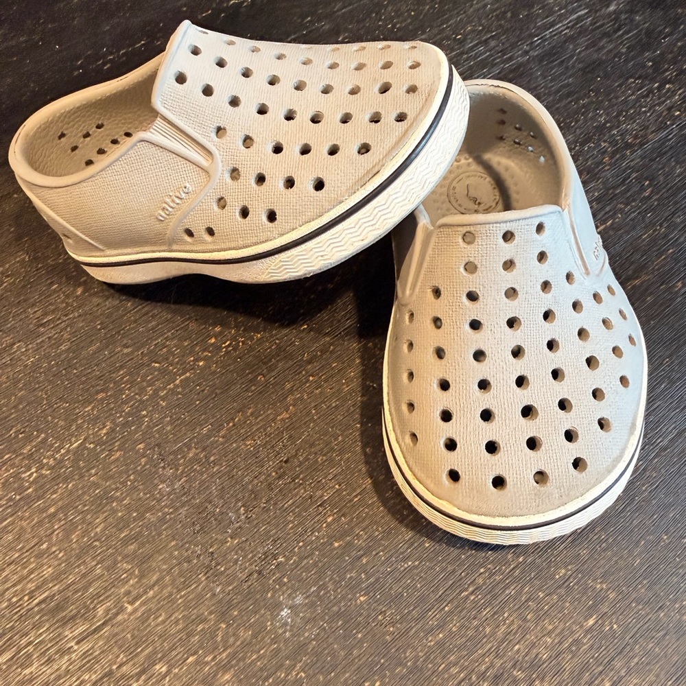 Native Toddler Miles Tan Shoes Sz C4